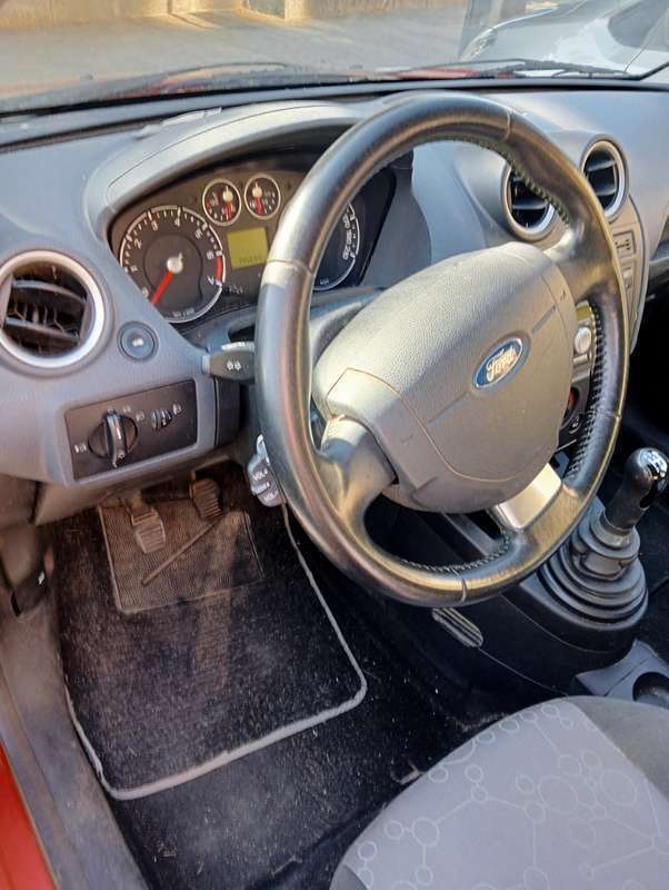 Usato 2008 Ford Fiesta 1.2 Benzin 75 CV (1.990 €)