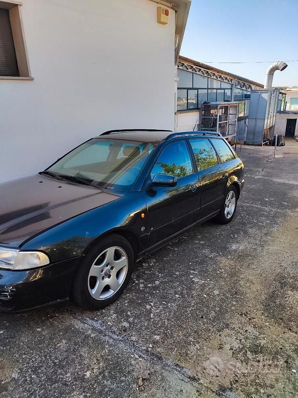 Usata Audi A4 1997 Blu Station wagon