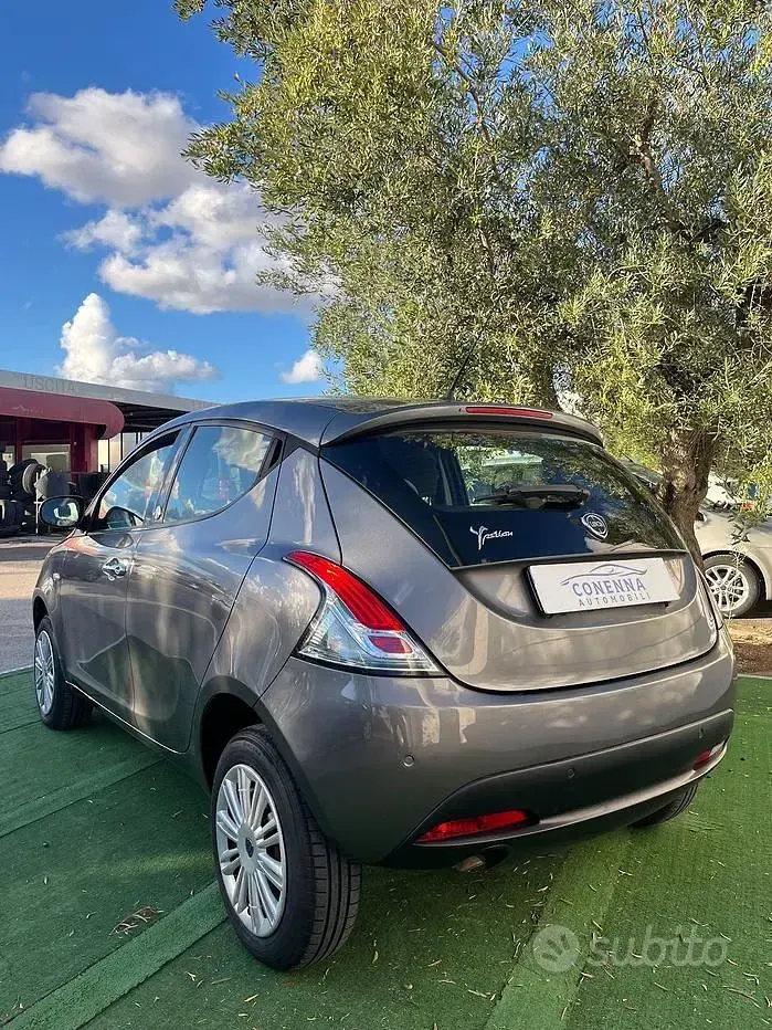 Usata Lancia Ypsilon Silver 80 CV (58 kW) 2017 Grigio Utilitaria