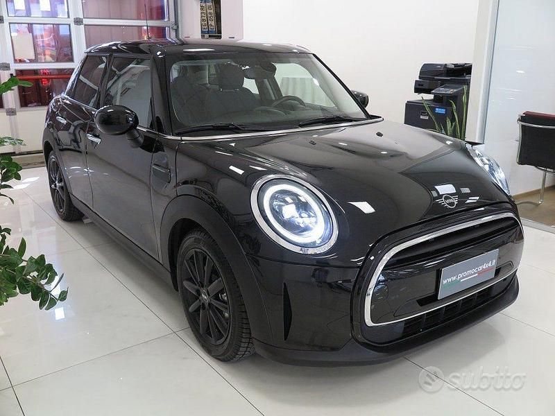 Usata Mini ONE Classic 102 CV (75 kW) 2021 Nero Utilitaria