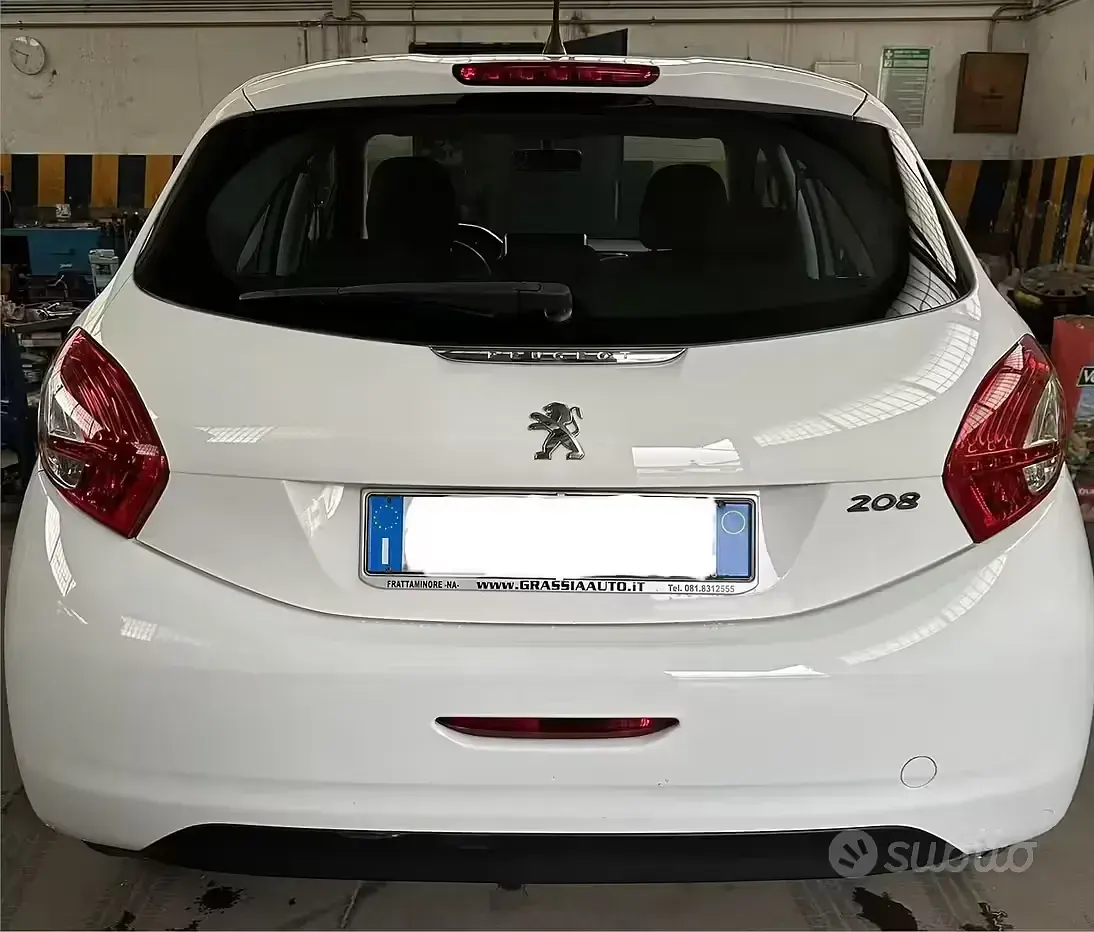 Usata Peugeot 208 68 CV (50 kW) 2013 Bianco Utilitaria