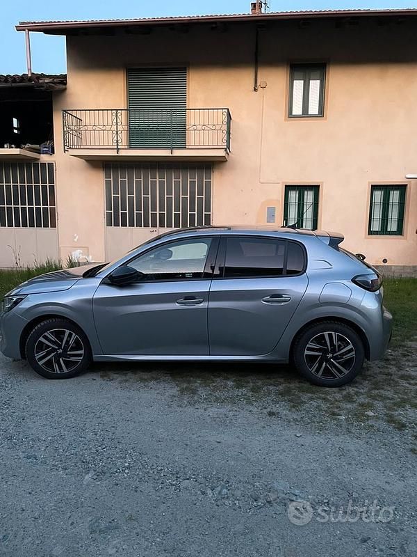 Usata Peugeot 208 101 CV (74 kW) 2022 Grigio Utilitaria