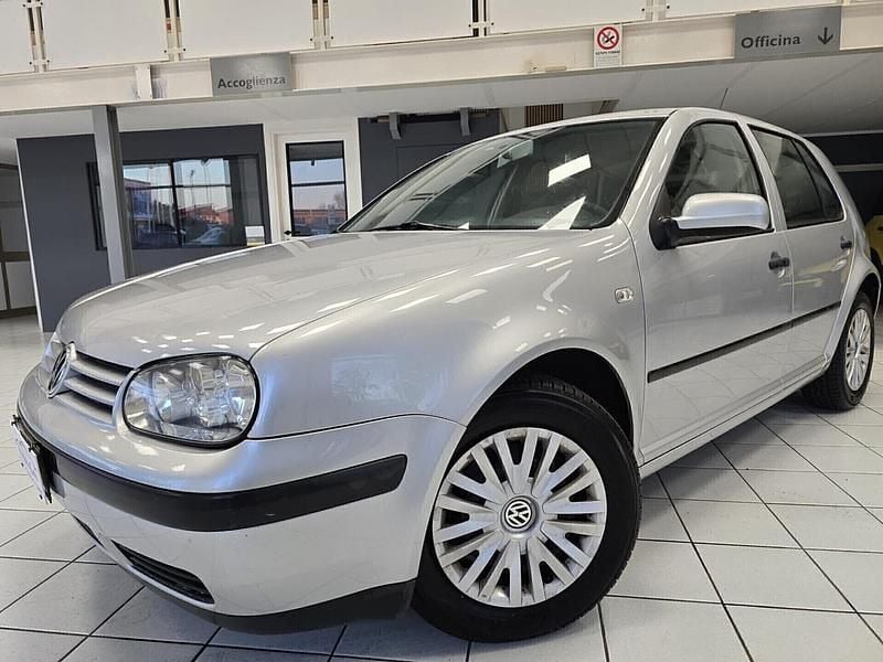 Usata VW Golf IV 74 CV (54 kW) 2001 Argento Berlina