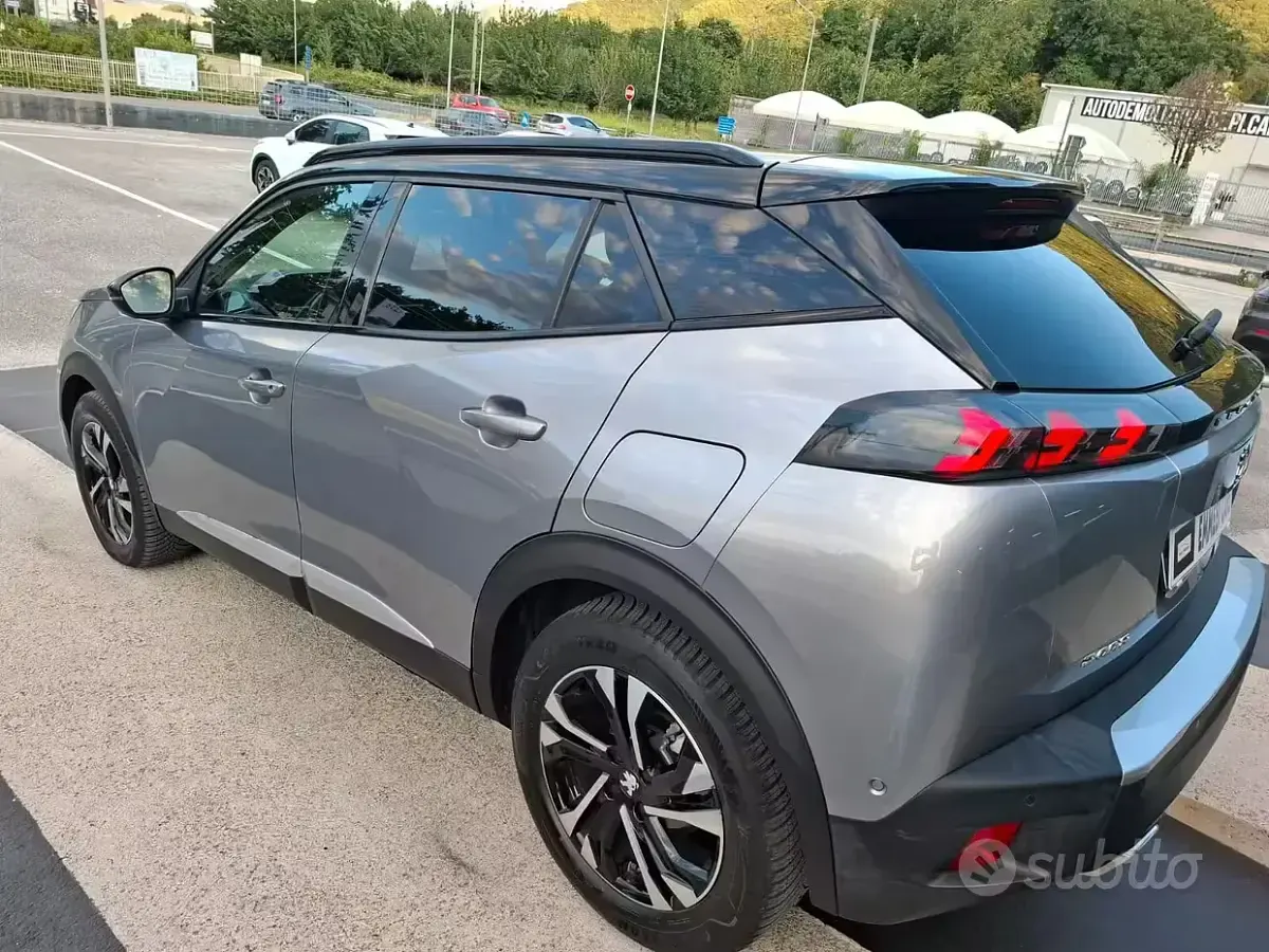 Usata Peugeot 2008 GT-line 131 CV (96 kW) 2020 Grigio SUV
