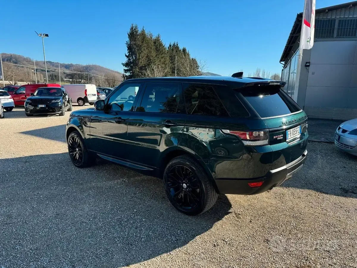 Käytetty Land Rover Range Rover Sport HSE Dynamic 249 HP (183 kW) 2017 Vihreä Katumaasturi