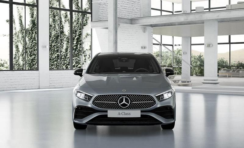 Nuova Mercedes A180 116 CV (85 kW) 2025 Grigio montagna Berlina