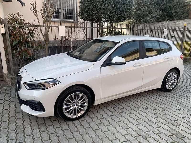 Usata BMW 118 Advantage 140 CV (102 kW) 2020 Bianco Utilitaria