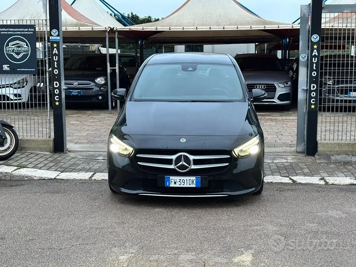 Usata Mercedes B180 116 CV (85 kW) 2019 Nero Utilitaria