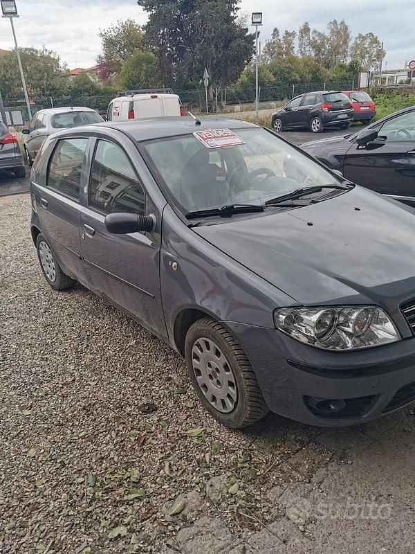 Usata Fiat Punto 69 CV (50 kW) 2005 Grigio Utilitaria