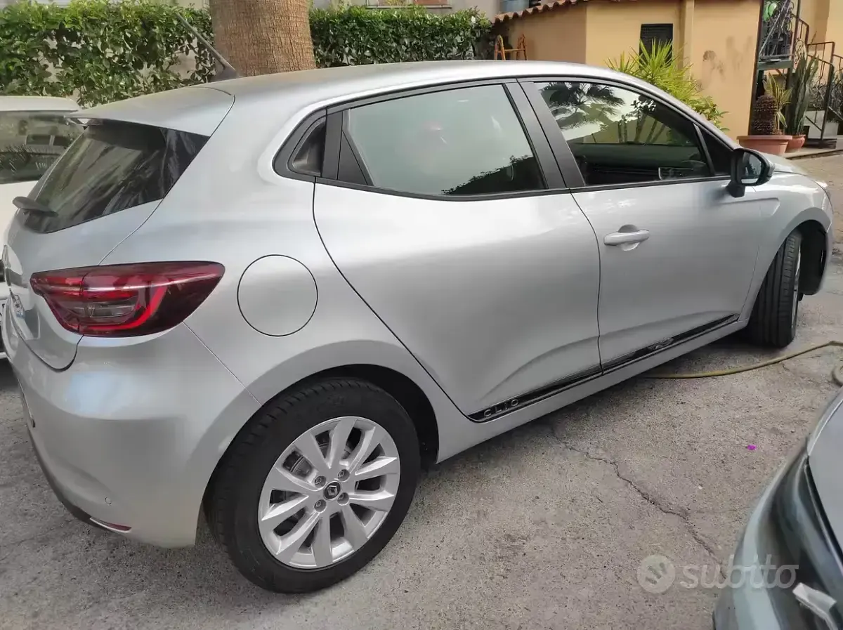 Usata Renault Clio V 86 CV (63 kW) 2020 Grigio Berlina