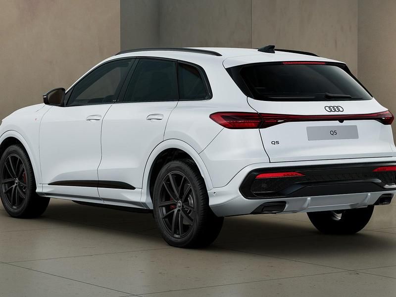 Nuova Audi Q5 S-Line 204 CV (150 kW) 2026 Bianco ghiacciaio metallizzato SUV