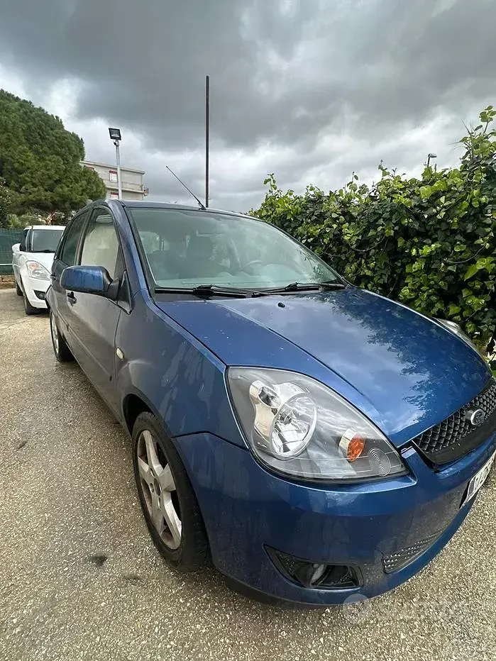 Second-hand Ford Fiesta 73 CP (53 kW) 2008 Albastru Hatchback
