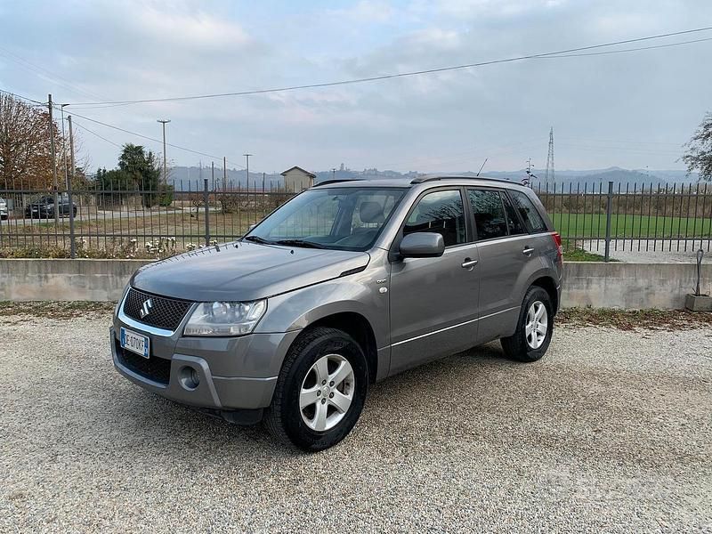 Second-hand Suzuki Grand Vitara 129 CP (94 kW) 2007 Gri SUV