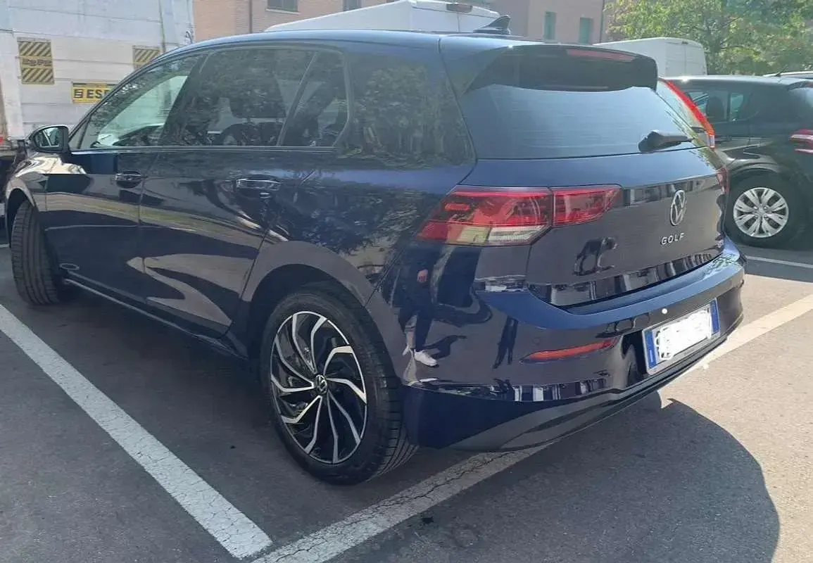 Usata VW Golf VIII Life 150 CV (110 kW) 2020 Blu/azzurro Berlina