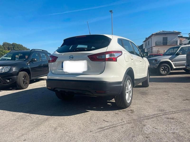 Usata Nissan Qashqai Tekna 131 CV (96 kW) 2016 Bianco SUV
