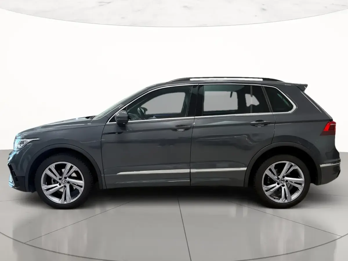 Usata VW Tiguan R-line 150 CV (110 kW) 2023 Dolphin grey metallizzato SUV