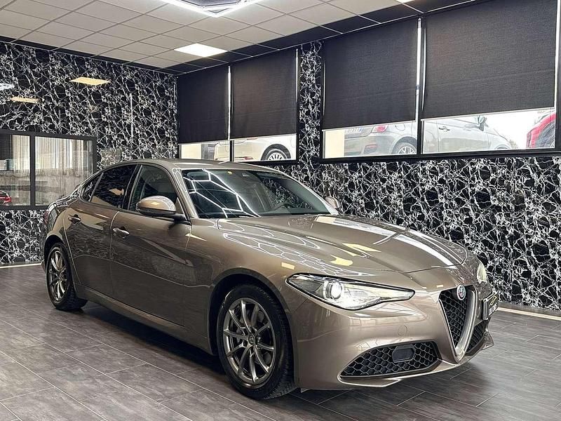 Bronzo Usata 2018 Alfa Romeo Giulia Tre volumi | 16.900 € (Ottimo prezzo) - Immagine 1/4