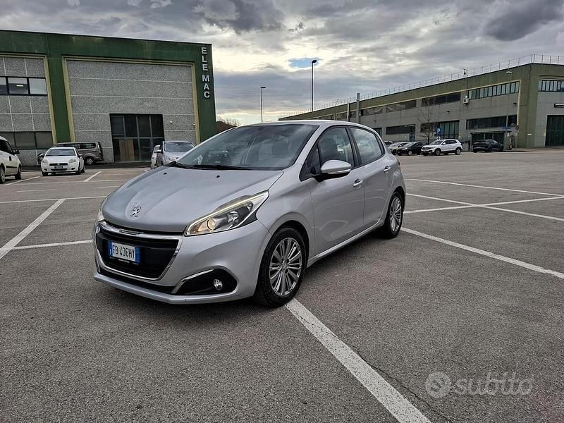 Usata Peugeot 208 Allure 74 CV (54 kW) 2015 Grigio Utilitaria