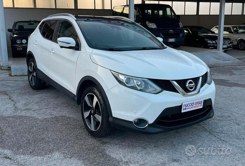 Bianco Usata 2015 Nissan Qashqai SUV | 13.490 € (Cara) - Immagine 1/4