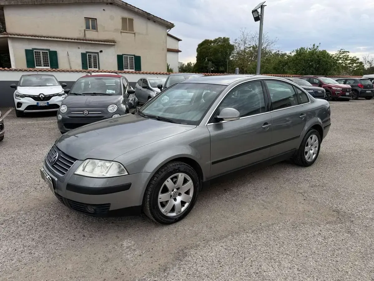 Usata VW Passat Executive 131 CV (96 kW) 2005 Marrone Berlina