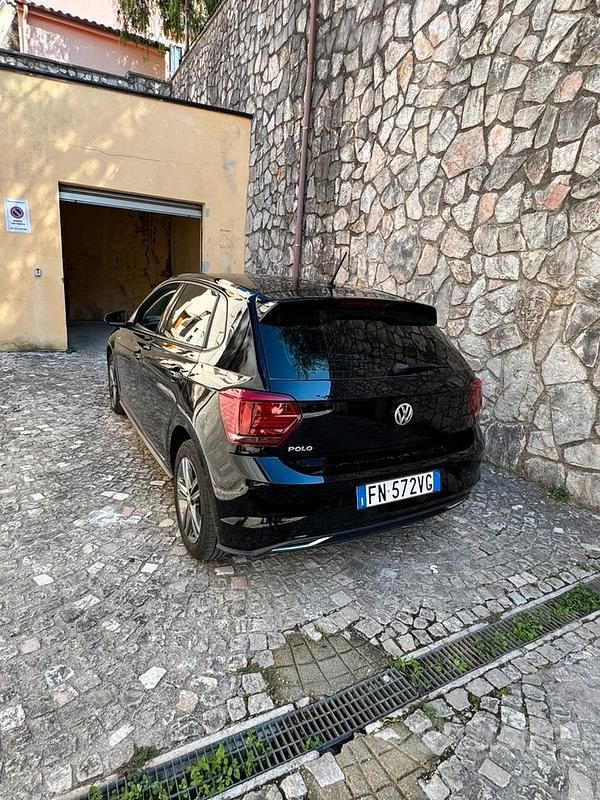 Usata VW Polo R-line 90 CV (66 kW) 2018 Nero Utilitaria