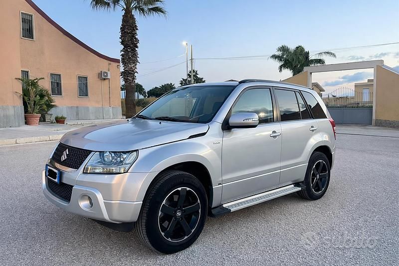 Usata Suzuki Grand Vitara 130 CV (95 kW) 2010 Grigio SUV