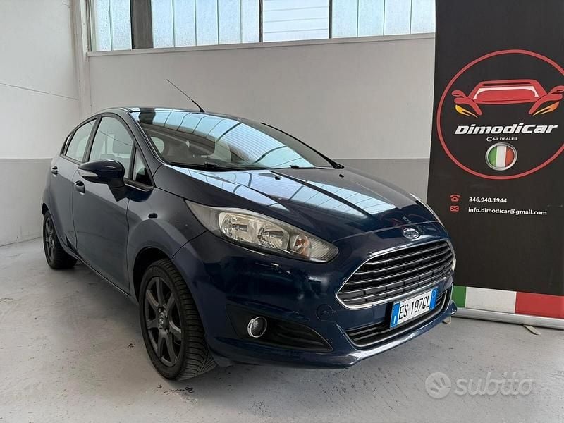 Usata Ford Fiesta Titanium 75 CV (55 kW) 2013 Blu Utilitaria