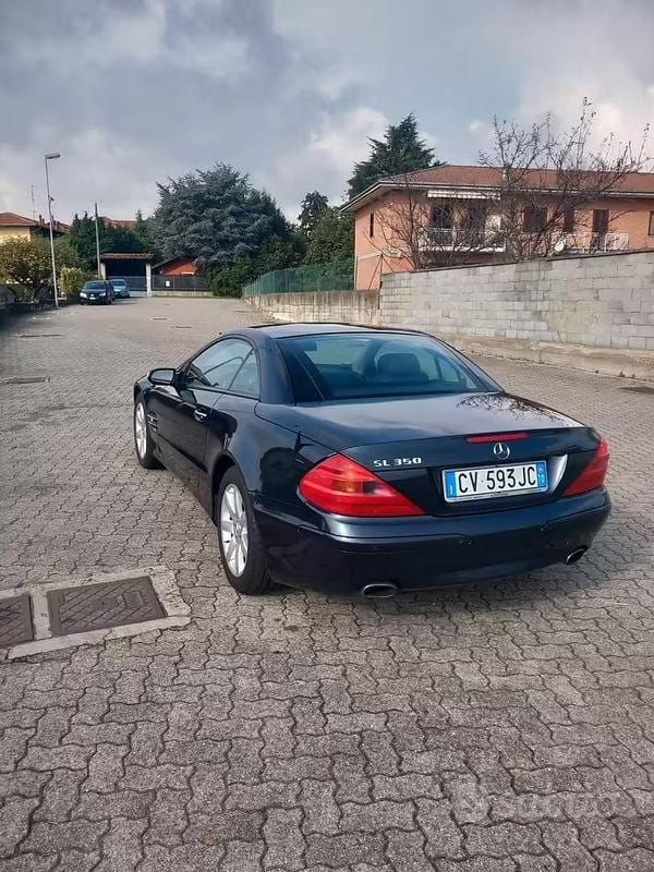 Usata Mercedes SL350 306 CV (225 kW) 2005 Blu Cabrio