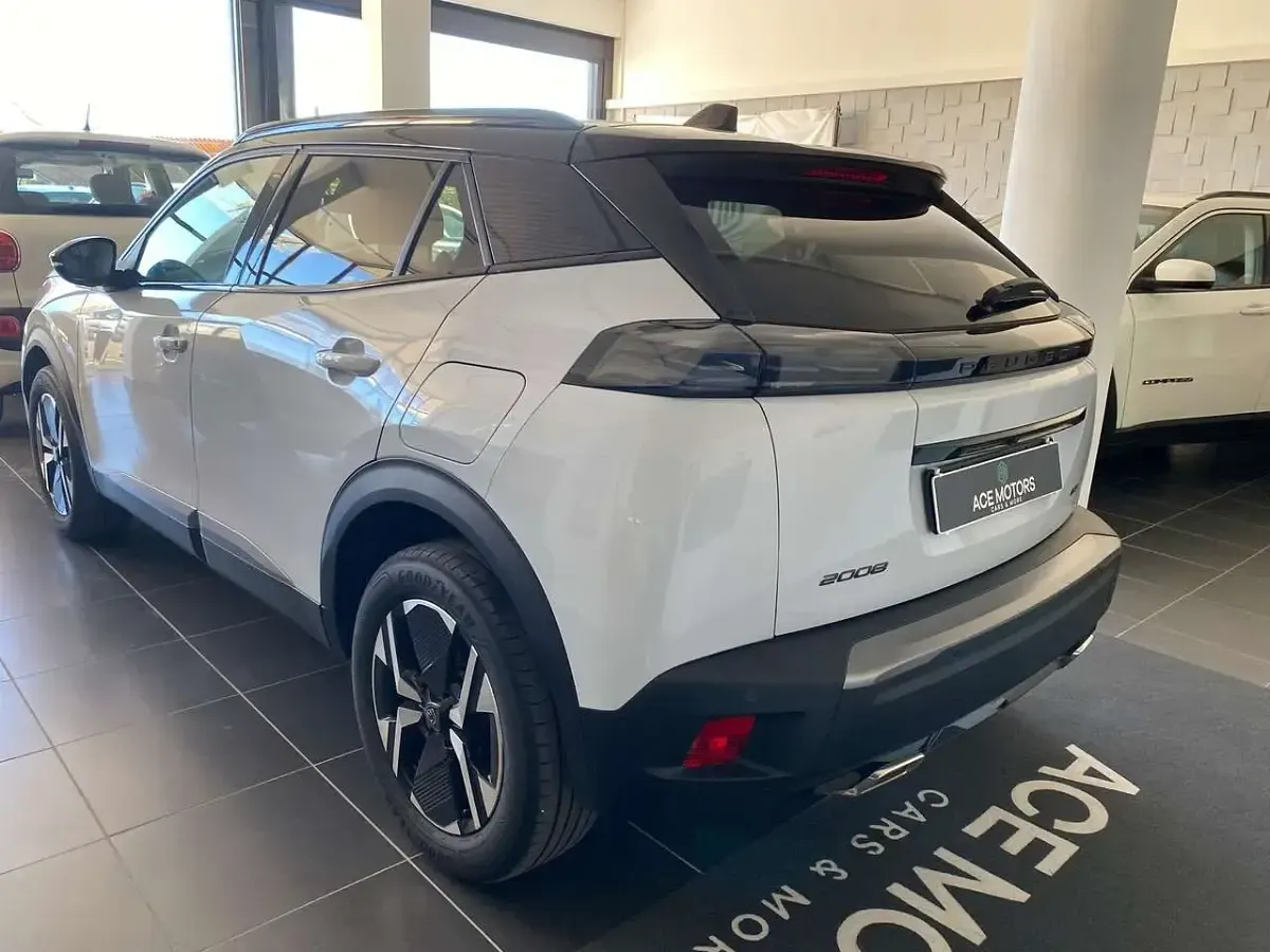 Usata Peugeot 2008 GT 131 CV (96 kW) 2024 Bianco SUV