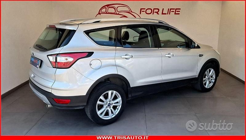Usata Ford Kuga Business Edition 121 CV (88 kW) 2017 Argento SUV