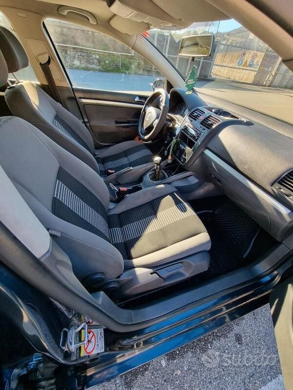 Usata VW Golf V 105 CV (77 kW) 2008 Utilitaria