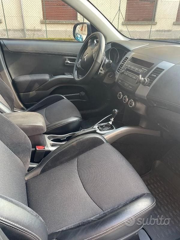 Usata Mitsubishi Outlander Instyle 156 CV (114 kW) 2011 Grigio SUV