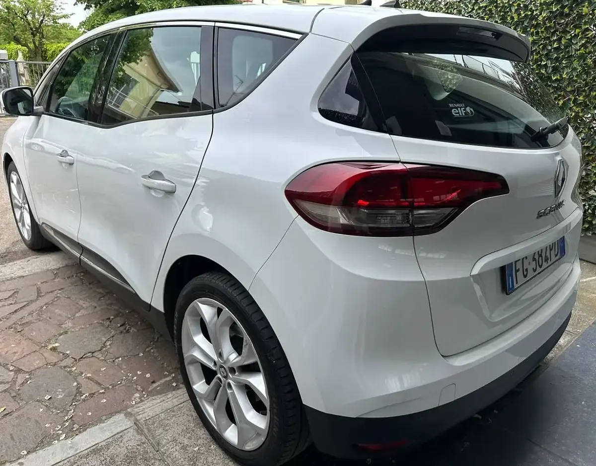 Usata Renault Scénic IV Bose Edition 110 CV (80 kW) 2017 Bianco Monovolume