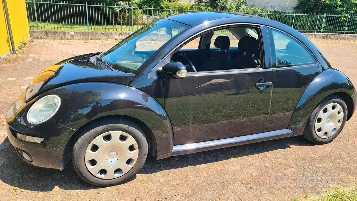 Usata VW New Beetle 102 CV (75 kW) 2007 Nero Utilitaria