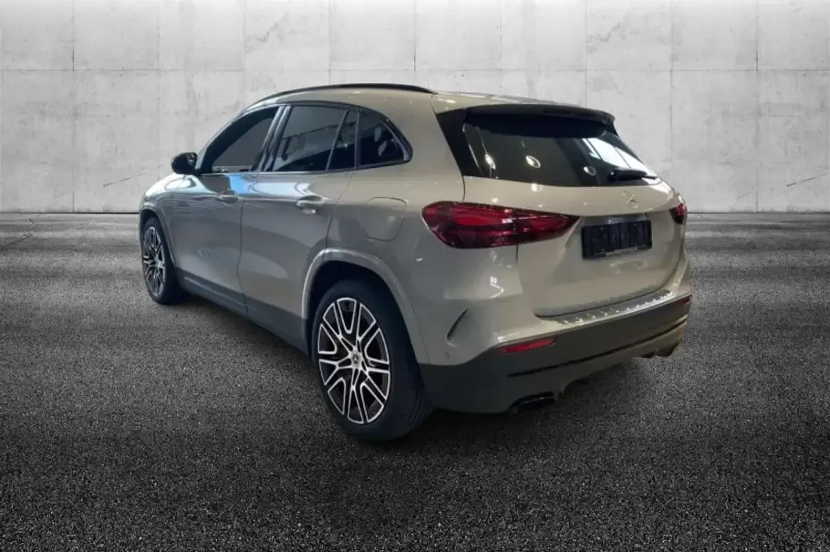 Usata Mercedes GLA200 AMG Line Premium 150 CV (110 kW) 2025 Grigio SUV