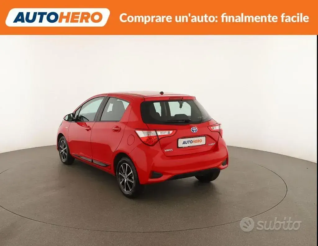 Usata Toyota Yaris Hybrid 73 CV (53 kW) 2018 Rosso Berlina