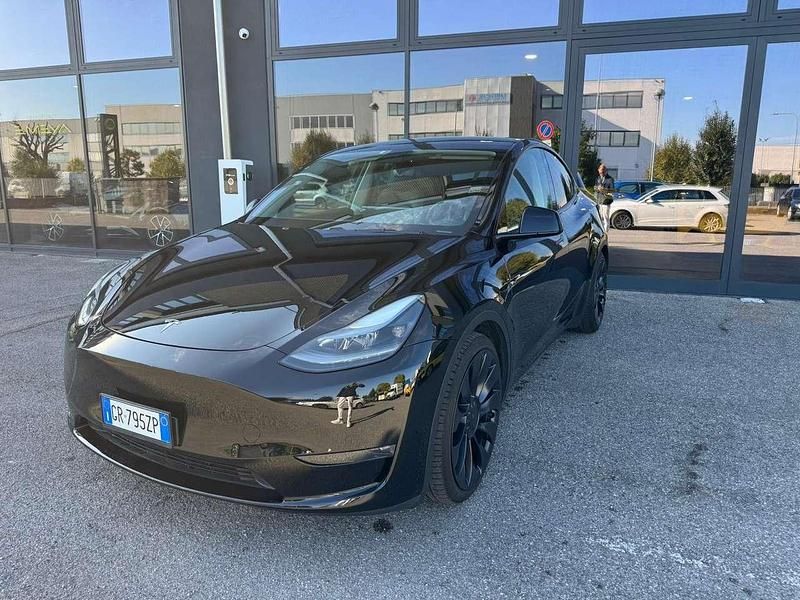 Nero Usata 2023 Tesla Model Y Performance SUV | 43.000 € (Buon prezzo) - Immagine 1/4