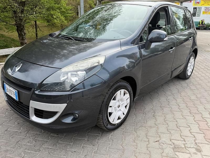 Usata Renault Scénic III Dynamique 110 CV (80 kW) 2011 Grigio Monovolume