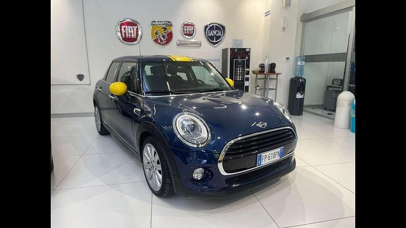 Usata Mini Cooper D 116 CV (85 kW) 2018 Blu/azzurro Utilitaria