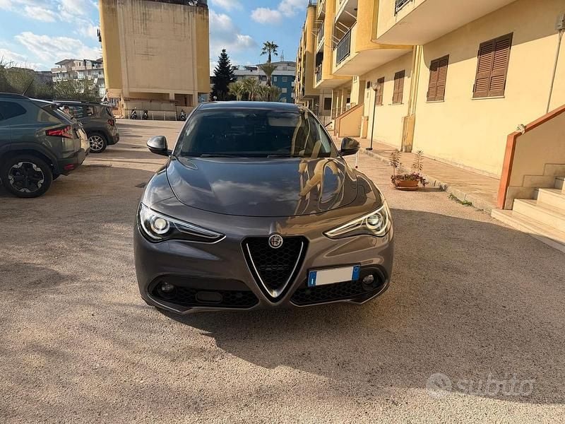 Grigio Usata 2019 Alfa Romeo Stelvio Business SUV | 17.000 € (Buon prezzo) - Immagine 1/4