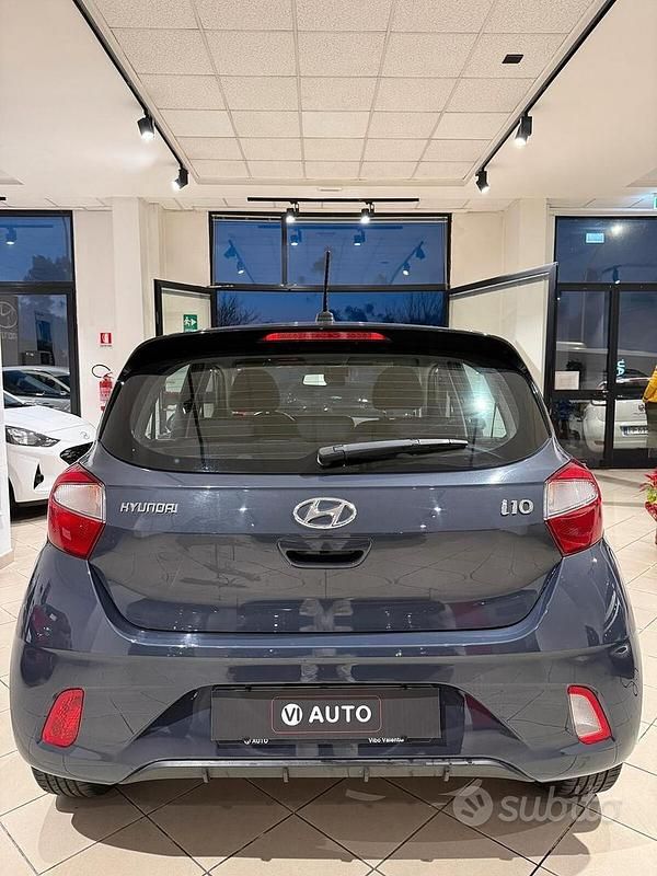 Usata Hyundai i10 67 CV (49 kW) 2023 Grigio Utilitaria