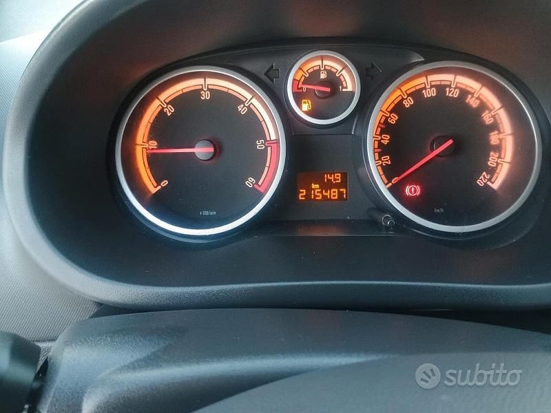Usata Opel Corsa Edition 95 CV (69 kW) 2014 Argento Berlina