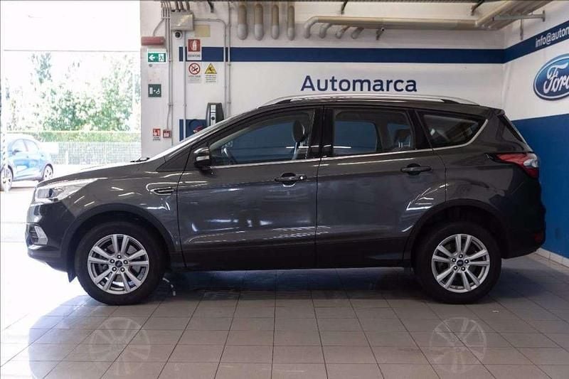 Usado Ford Kuga Business Edition 120 CV (88 kW) 2020 Gris SUV