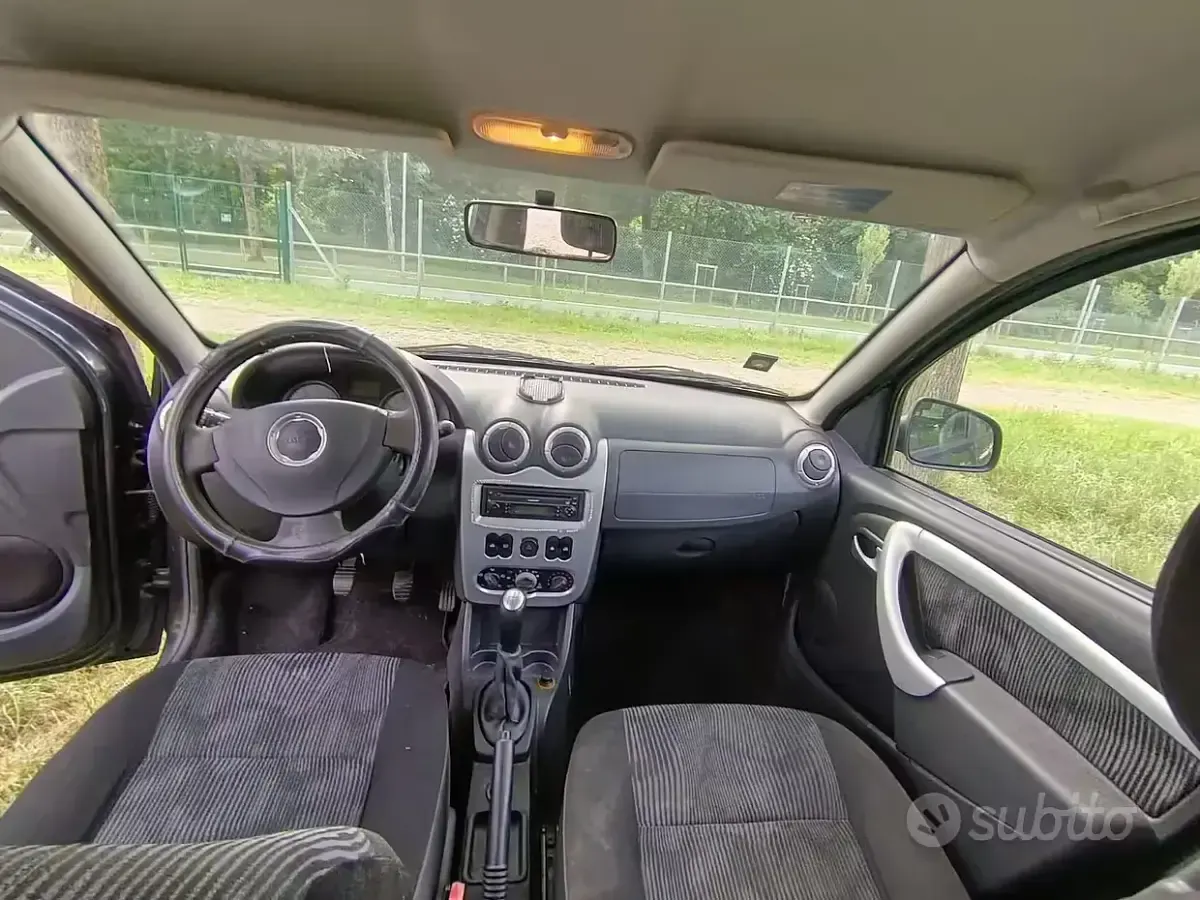 Usata Dacia Sandero 75 CV (55 kW) 2008 Grigio Utilitaria