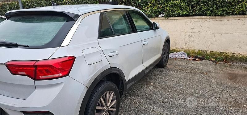 Käytetty VW T-Roc 116 HP (85 kW) 2021 Harmaa Katumaasturi