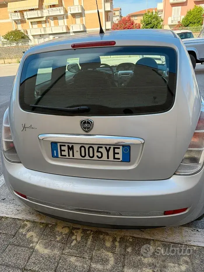 Usata Lancia Ypsilon 75 CV (55 kW) 2012 Grigio Utilitaria