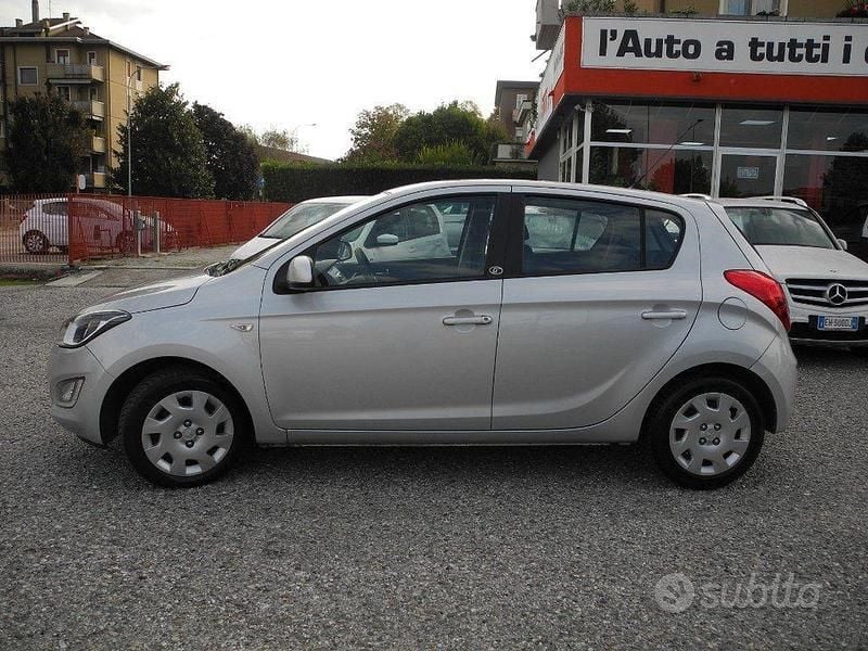 Usata Hyundai i20 Classic 75 CV (55 kW) 2014 Grigio Utilitaria