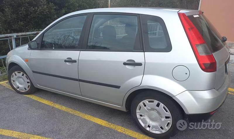 Usata Ford Fiesta 75 CV (55 kW) 2005 Utilitaria