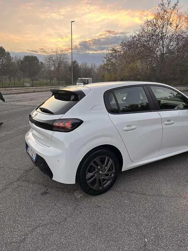 Usata Peugeot 208 Active 75 CV (55 kW) 2021 Utilitaria