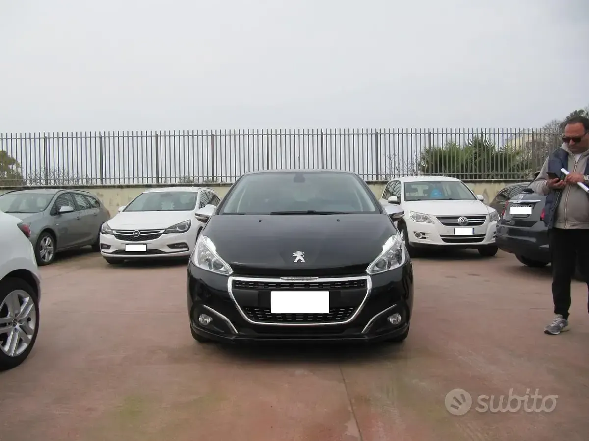 Usata Peugeot 208 Allure 102 CV (75 kW) 2020 Nero Utilitaria